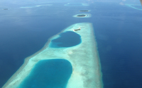 Clear blue ocean water near the sandy islands wallpaper 2560x1600 jpg