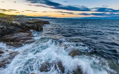 Waves washing the rocky ocean shore wallpaper