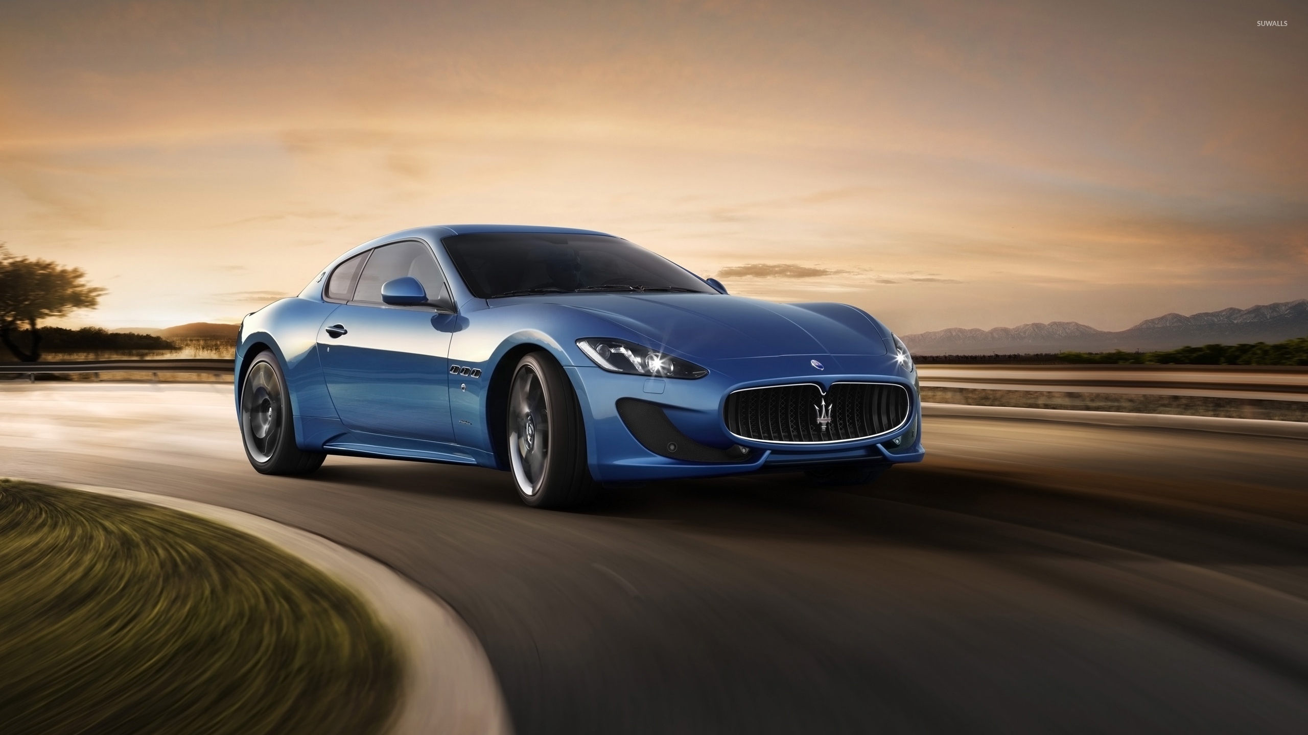 Maserati на закате без смс