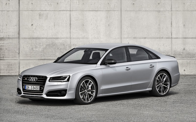 2016 Audi S8 front side view Wallpaper
