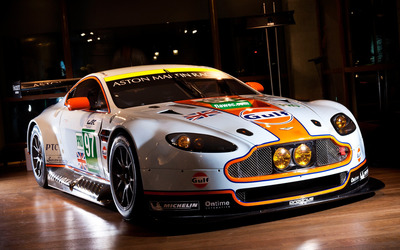 Aston Martin Vantage GT2 wallpaper