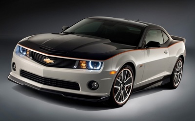 Front side view of a Chevrolet Camaro wallpaper