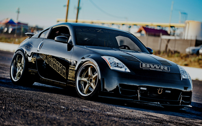 Front side view of a Nissan 350Z wallpaper