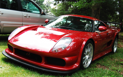 Front view of a red Noble M400 wallpaper