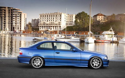 Side view of a blue BMW M3 wallpaper