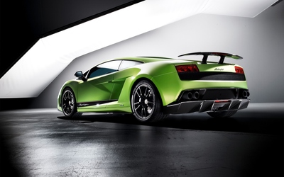 Side view of a green Lamborghini Gallardo Superleggera wallpaper