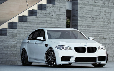 White BMW M5 front side view wallpaper