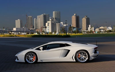 White Lamborghini Aventador side view wallpaper