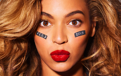 Beyonce with red lips close-up wallpaper