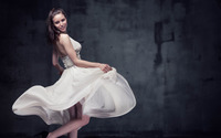 Brunette with a white dress wallpaper 3840x2160 jpg