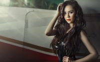 Model with very long hair and sunglasses wallpaper 1920x1200 jpg