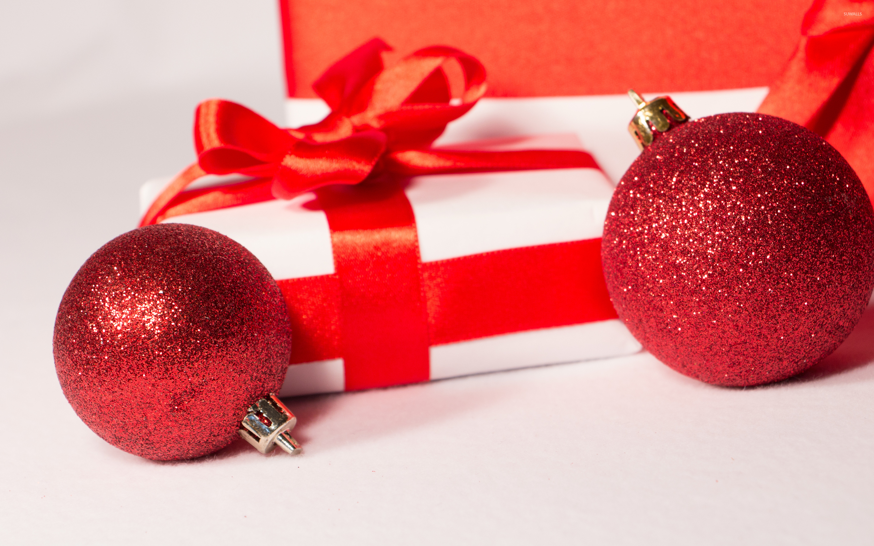 Christmas presents with two red baubles wallpaper - Holiday wallpapers ...