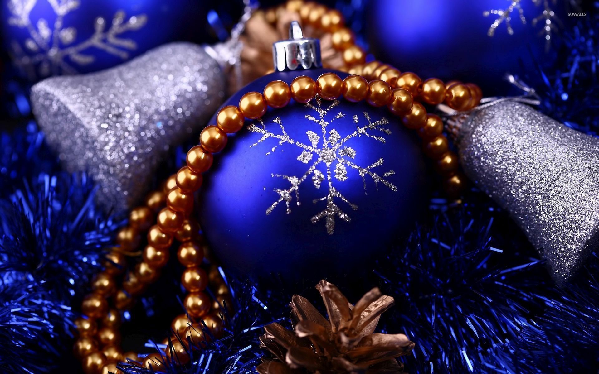 Silver snowflake on the blue bauble wallpaper - Holiday wallpapers - #52141