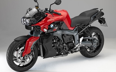 Front side view of a 2013 BMW K1300R wallpaper