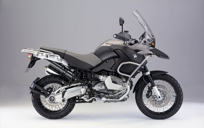 Side view of a BMW R1200GS wallpaper