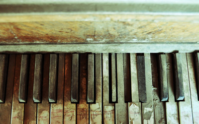 Old piano keys wallpaper