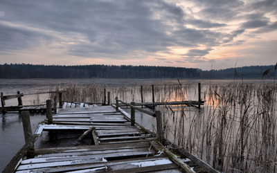 Abandoned dock at the lake wallpaper