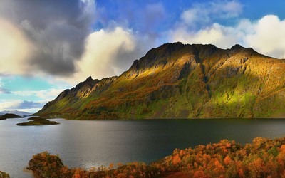 Autumn hills at the lake wallpaper