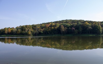 Herneacova lake in autumn wallpaper