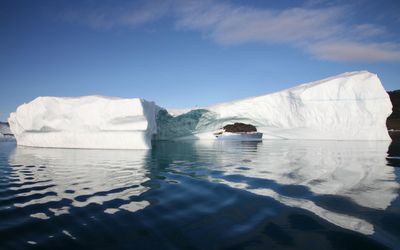 Icebergs in Disko Bay, Greenland [2] Wallpaper