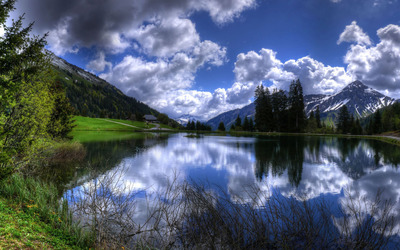 Lake in the Alps Wallpaper