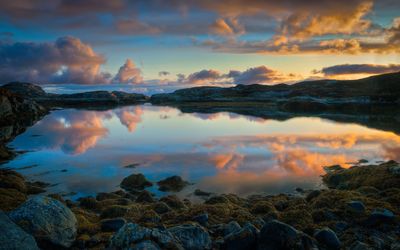 Lake reflecting the dusk sky, Norway wallpaper