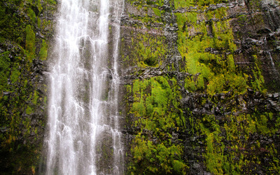 Mossy rocks waterfall wallpaper