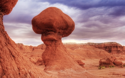 Mushroom shaped rock in Desert Mountains wallpaper