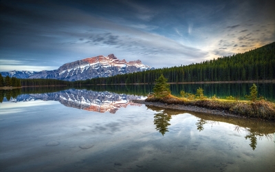 Perfect nature image in a lake in Banff National Park wallpaper