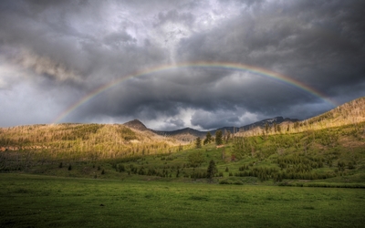 Rainbow in Yellowstone National Park wallpaper