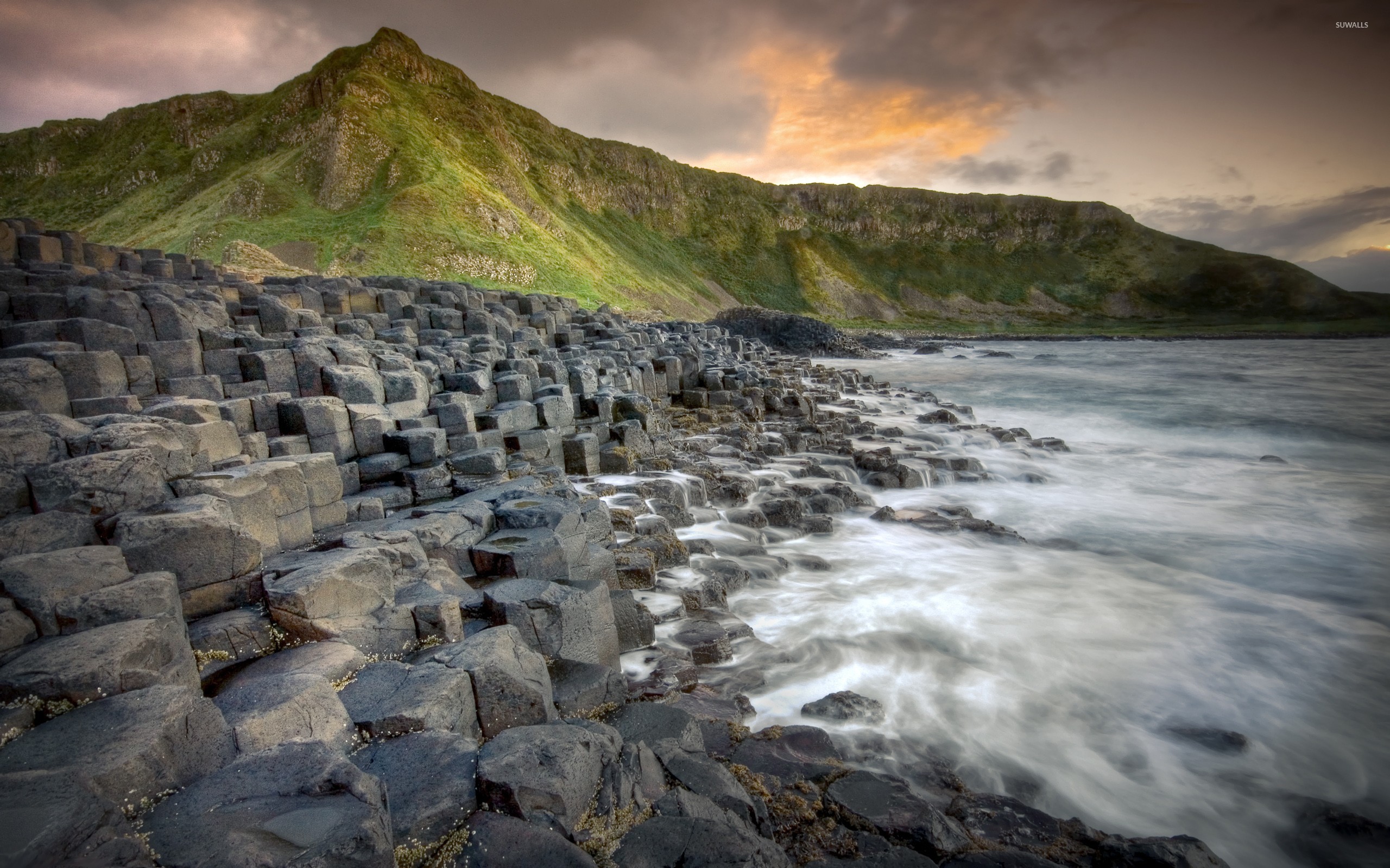rocky-cubes-on-the-ocean-shore-45205-2560x1600.jpg