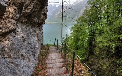 Rocky stairs to the lake wallpaper