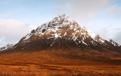 Rusty, rocky and snowy mountain peak wallpaper