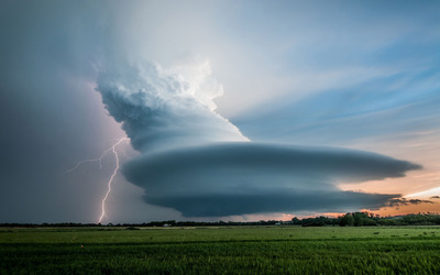 Supercell forming wallpaper