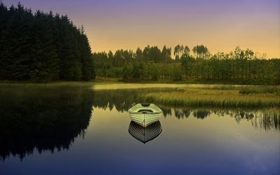 Boat on the lake [4] wallpaper