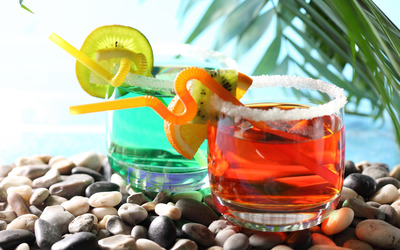 Cocktails on the beach wallpaper