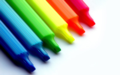 Colorful crayons wallpaper