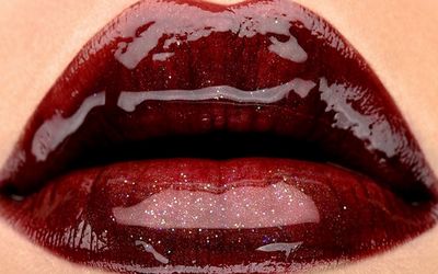 Glossy red lips Wallpaper