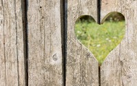 Old wood with a missing heart wallpaper 3840x2160 jpg