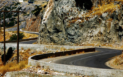 Road through the rocky mountains Wallpaper