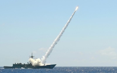 Rocket launched from a military boat Wallpaper