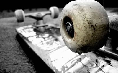Skateboard upside down wallpaper