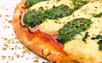 Spinach pizza wallpaper