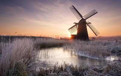 Windmill on a frosty morning Wallpaper