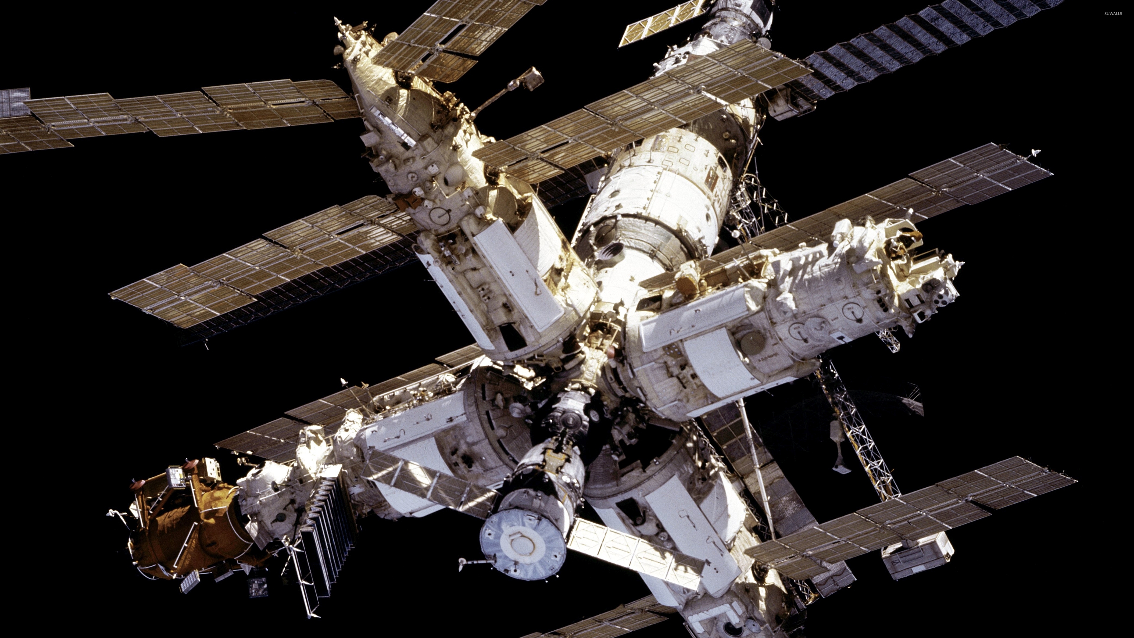 Mir medium. Станция мир 1986. Орбитальная станция мир 1986 года. Запуск космической орбитальной станции «мир». Космическая станция «мир» (20.02.1986-16.03.2001).