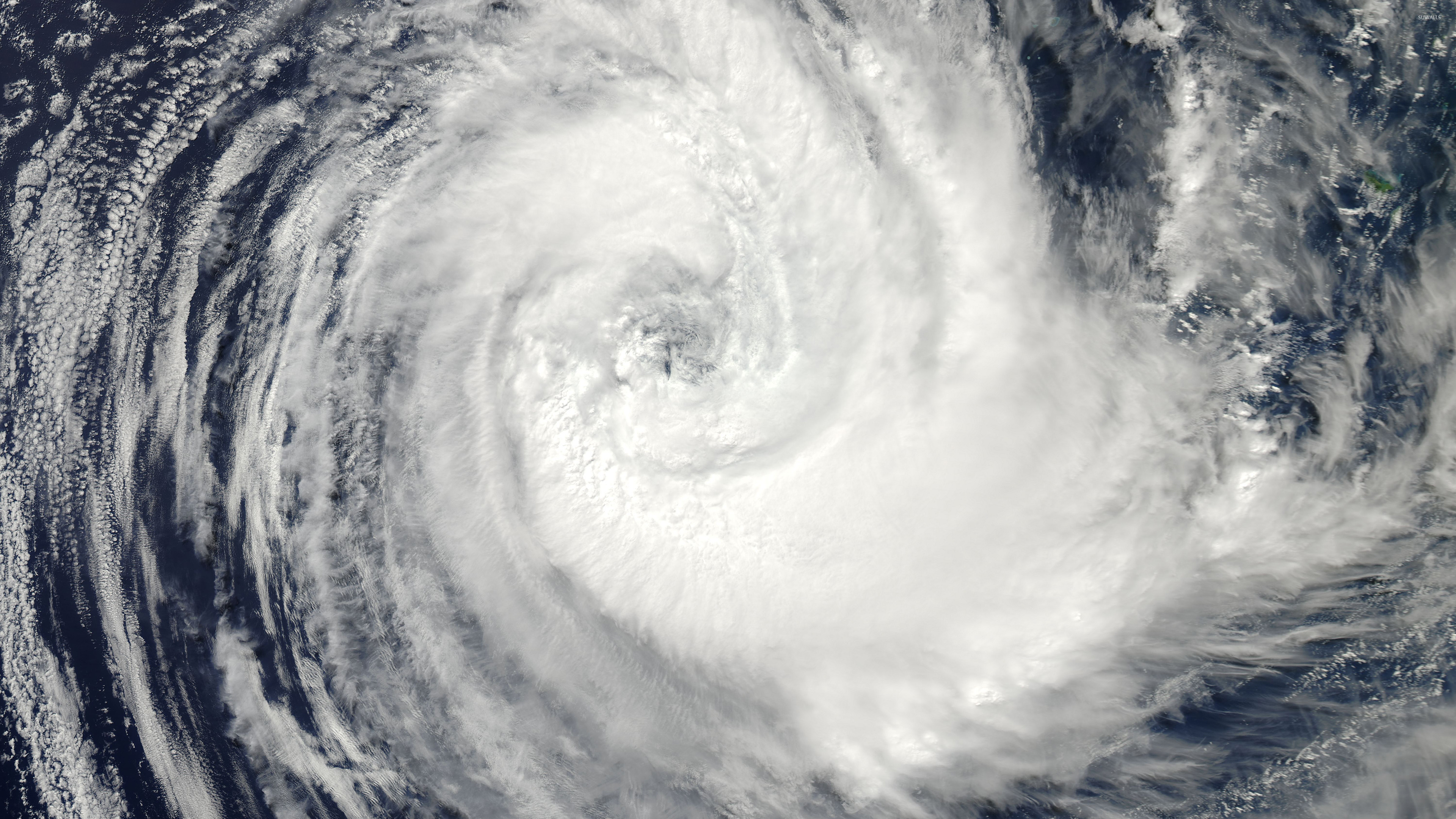 File:Cyclone Catarina from the ISS on March 26 2004.JPG - Wikipedia