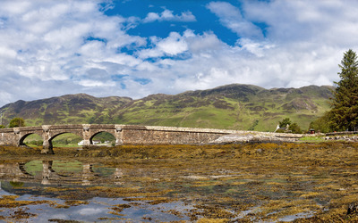 Bridge to Eilean Donan Castle Wallpaper