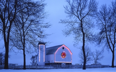 Christmas lights on a barn wallpaper