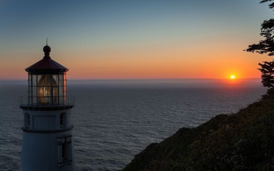 Lighthouse at sunset wallpaper