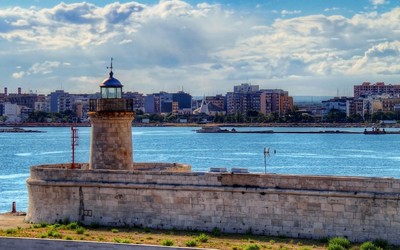 Lighthouse in Bari, Italy wallpaper